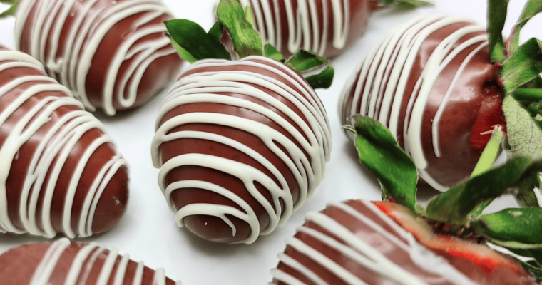 chocolate covered strawberries with white chocolate drizzle